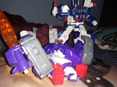 Ultra Magnus vs. Galvatron! : r/transformers