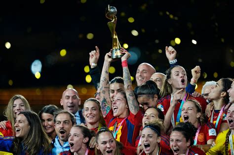 A Kiss After Spain’s World Cup Win Prompts Many to Cry Foul - The New York Times