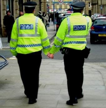 La Polic A Me Sac Por Ser Gay Oficial William Viasus Orgullolgbt Co