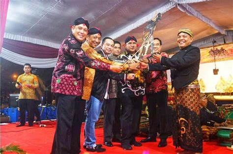 Lanud Smh Gelar Pagelaran Wayang Kulit Untuk Meriahkan Hut Tni Tahun