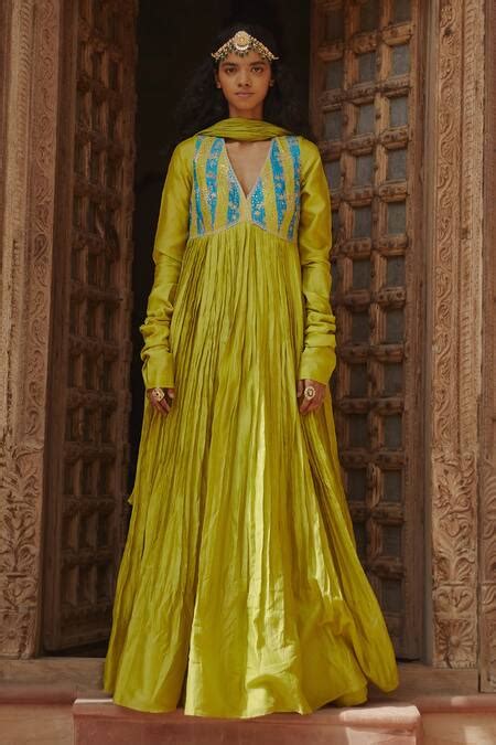 Buy Green Chanderi Embroidered V Neck Yoke Anarkali With Dupatta For