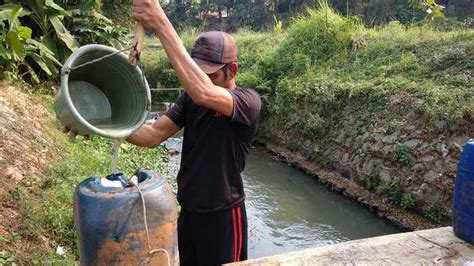 BPBD Tangsel Distribusikan 9 000 Liter Air Bersih Untuk Warga Yang