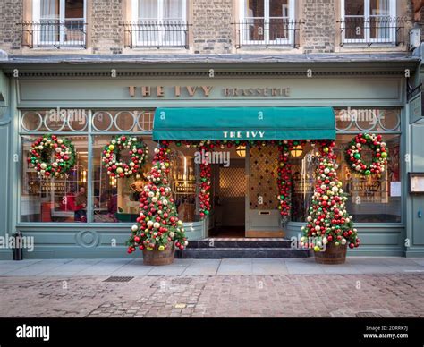 Thiết kế christmas decor restaurant độc đáo và sang trọng cho ngày lễ