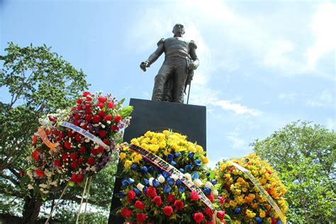 Ejecutivo Regional conmemoró 240 años del natalicio del Libertador