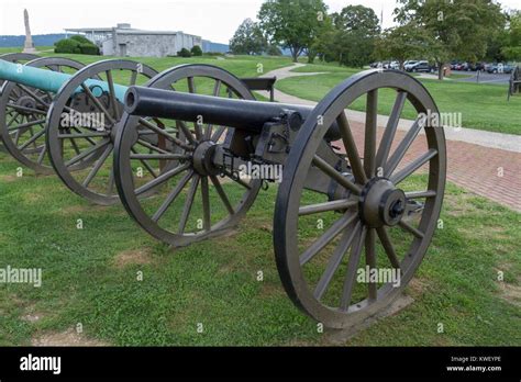 Inch Ordnance Rifle Hi Res Stock Photography And Images Alamy