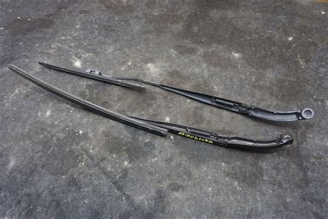 Set Left And Right Windshield Wiper Arm Assembly Oem Rivian R1t 2022