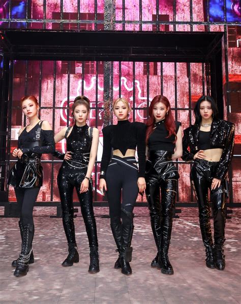 ITZY Images Em 2021 Garotas Kpop Feminino Looks