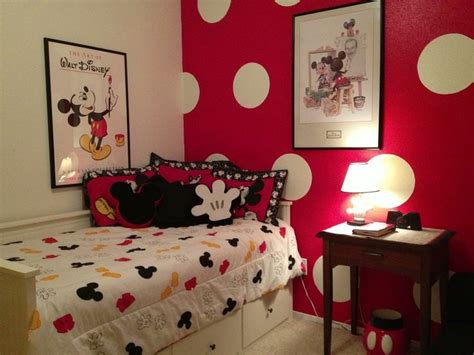 Choosing Minnie Mouse Bedroom Decor Habitación De Mickey Mouse Dormitorio De Mickey Mouse