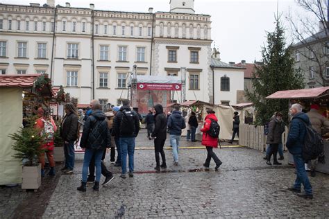 Targi bożonarodzeniowe na Placu Wolnica w Krakowie Taniej niż na Rynku