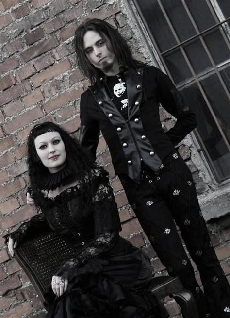 Pin On Ellos Y Ellas Gothic Fashion Fashion Gothic Beauty