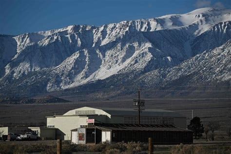 California Braces for Trouble as Record Winter Snows Start Melting - The New York Times