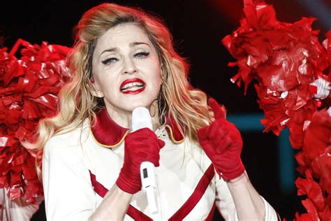 Madonna Prie Pour Les Pussy Riot Moscou