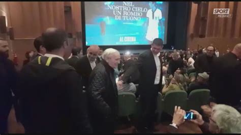 Riva Standing Ovation Alla Prima Del Suo Docufilm