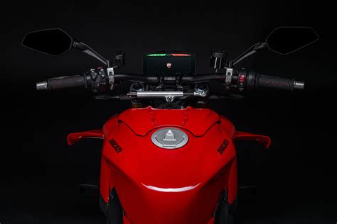 Lười như Ducati đem superbike Panigale V4 tháo quây thay ghi đông là thành siêu naked bike