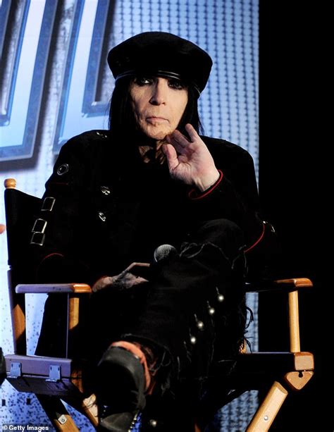 M Tley Cr E Guitarist Mick Mars Vuyelwaiylah