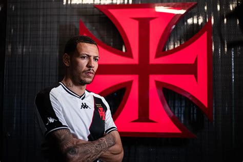 Vasco Investir Cerca De R Milh Es Em Contrata O De Clayton Silva