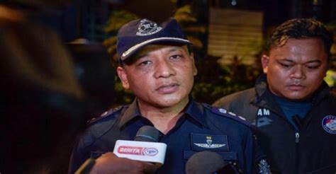 inspektor rempuh anggota polis trafik  kenderaan direman empat