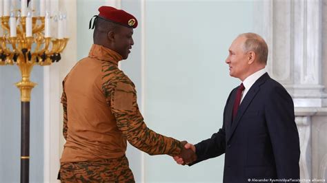 Rússia vai enviar mais instrutores militares para o Burkina Faso Balai