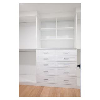 Primary Bedroom And Walk In Closets Moderne Armoire Et Dressing