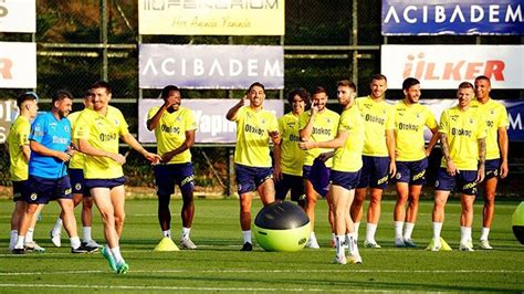 Fenerbahçe nin yeni transferi ilk idmanına çıktı Fanatik Spor