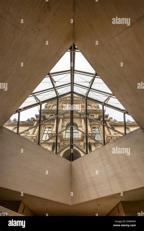 Pyramide Louvre Hi Res Stock Photography And Images Alamy