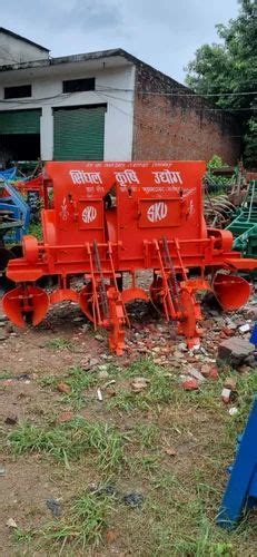 Rows Hp Automatic Potato Planter At Rs In Ghazipur Id