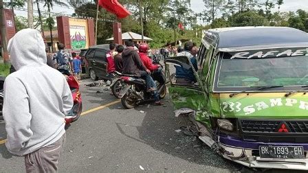 Tiga Mobil Tabrakan Beruntun Di Sibolangit Oke Medan