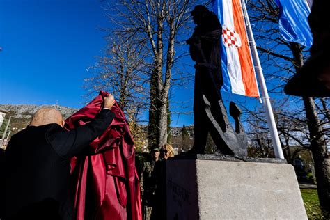 FOTO U Ljubuškom otkriven spomenik heroju Pearl Harboura NACIONAL HR