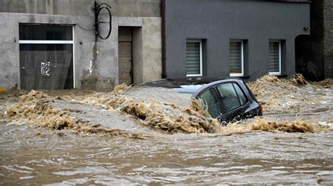 VIDEO Hochwasser In Europa Tote Und Verletzte Fluten Richten