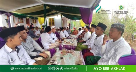 Keluarga Mts Miftahul Ulum 2 Hadiri Pernikahan Gurunya Abdul Wafi