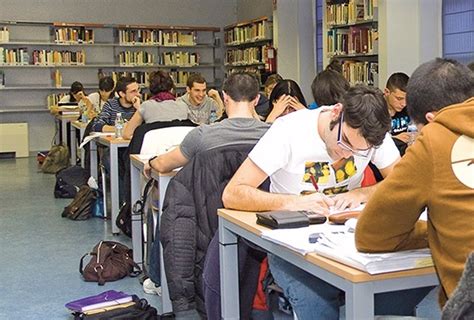 Pinto Ampl A El Horario De La Biblioteca Casa De La Cadena Durante