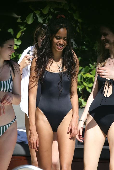 Cute Malia Obama Tanning In Bikini On A Beach Thefappening Link