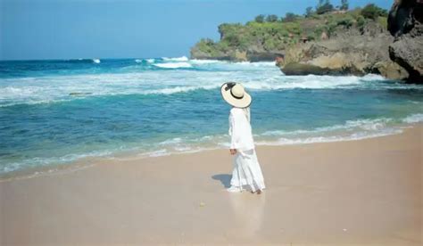 Pantai Ngrawe Mesra Gunung Kidul: Lokasi, Fasilitas, dan Harga Tiket ...