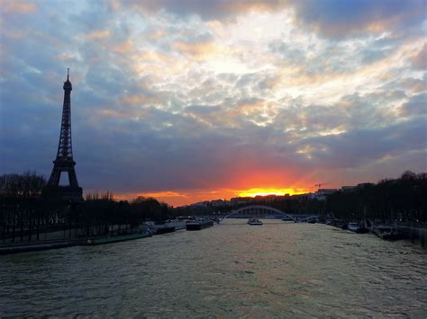 Paris ZigZag | Insolite & Secret | Les plus beaux couchers de soleil ...