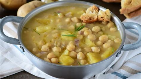 Soupe aux pois chiches et pommes de terre la recette de grand mère