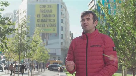 Greenpeace Despliega En El Centro De Madrid Una Pancarta Contra El