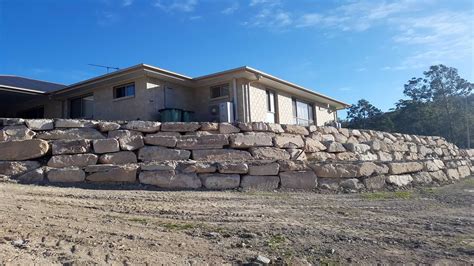 Random Stone Rock Walls Rock Retaining Wall Builder Gold Coast And Brisbane