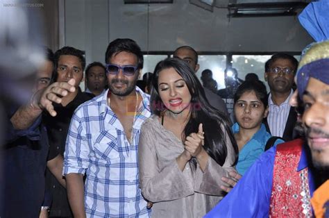 Sonakshi Sinha Ajay Devgan Promote Son Of Sardaar In Fame On Th Nov