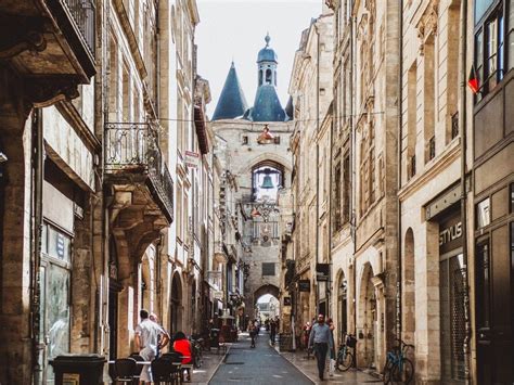 Discover Bordeaux On Foot With Our Walking Tours