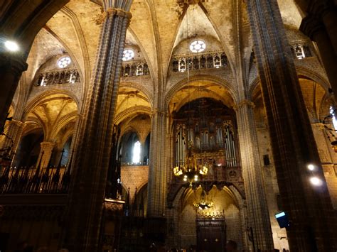 La Cathédrale Sainte Croix De Barcelone Et Son Cloître Gothique And