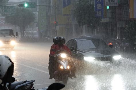 今、明雨最大恐致災 還有鋒面接力 雷雨炸到5月初 生活 中時新聞網