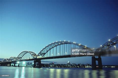 Centennial Bridge Davenport Iowa High Res Stock Photo Getty Images
