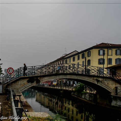 Da Una Riva All Altra Il Ponte Sul Naviglio Grande Pres Flickr