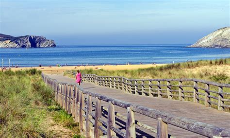 Diez playas vascas para pasear bañarse o bailar al son de las olas