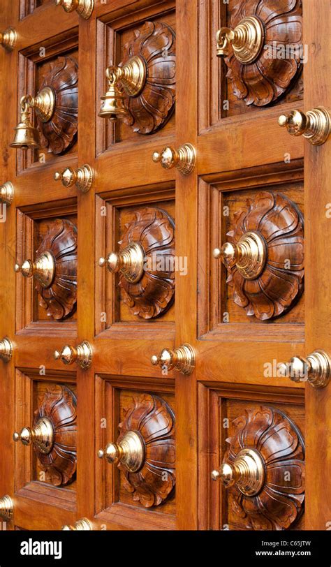 Door at the Sri Mariamman Temple, South Bridge Road, Chinatown ...