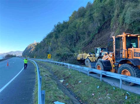 Karadeniz Sahil Yolu nda Heyelan Ulaşım Kapandı Haberler