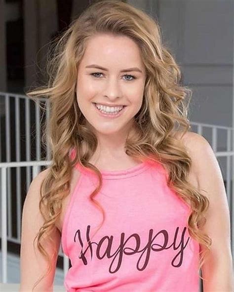 Lilly Ford Biography Wiki Age Net Worth Figer Lifestyle