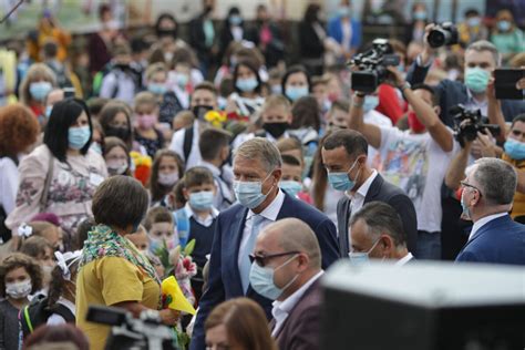 Klaus Iohannis către elevi Să nu alegeți mereu calea ușoară dar să