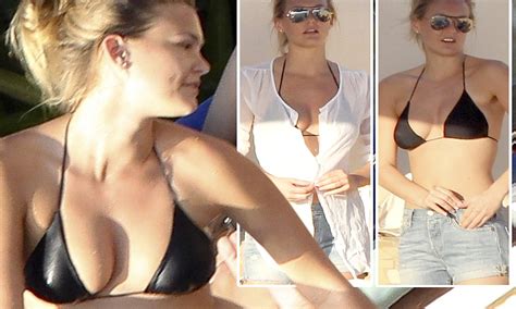 Bar Refaeli Strips Down Poolside To Reveal Killer Bikini Curves Daily Mail Online