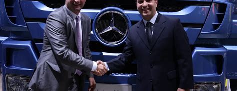 Mercedes Benz Do Brasil E BNDES Celebram Parceria Para Investimento Em